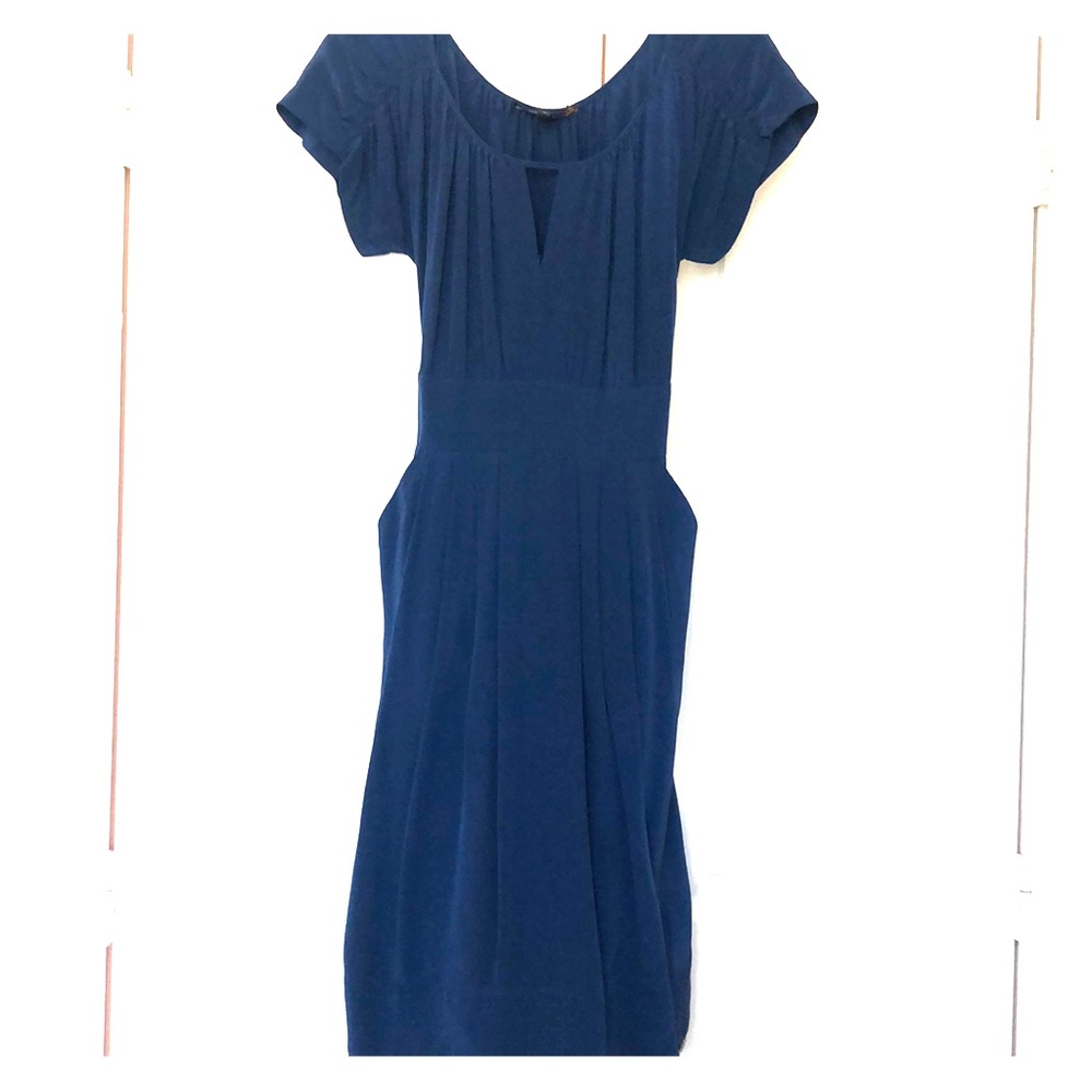 BCBG Maxazria Silk Blue Dress Size 8 with pockets!